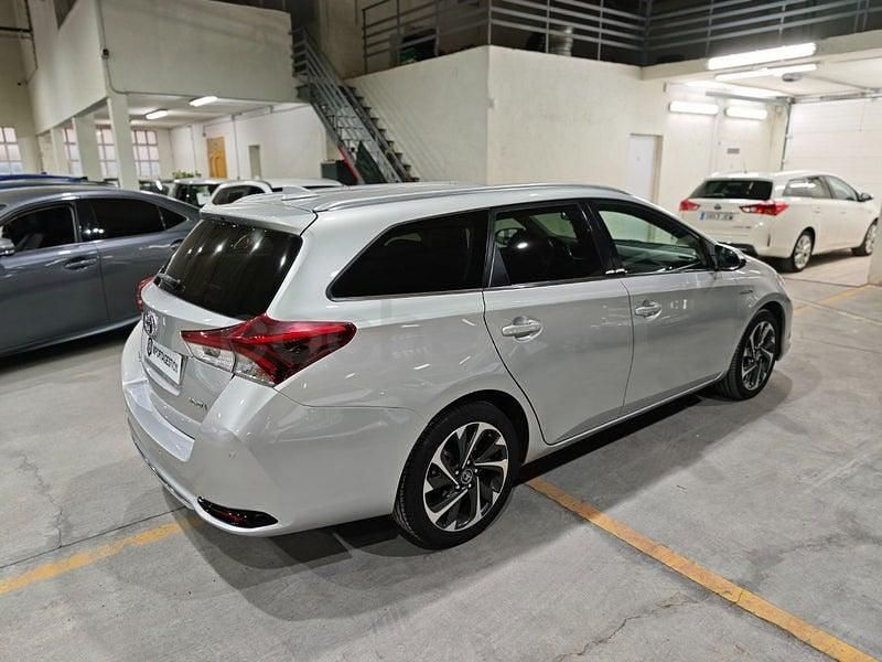 Usado Toyota Auris Hybrid 136 CV (100 kW) 2016 Gris / plata Familiar