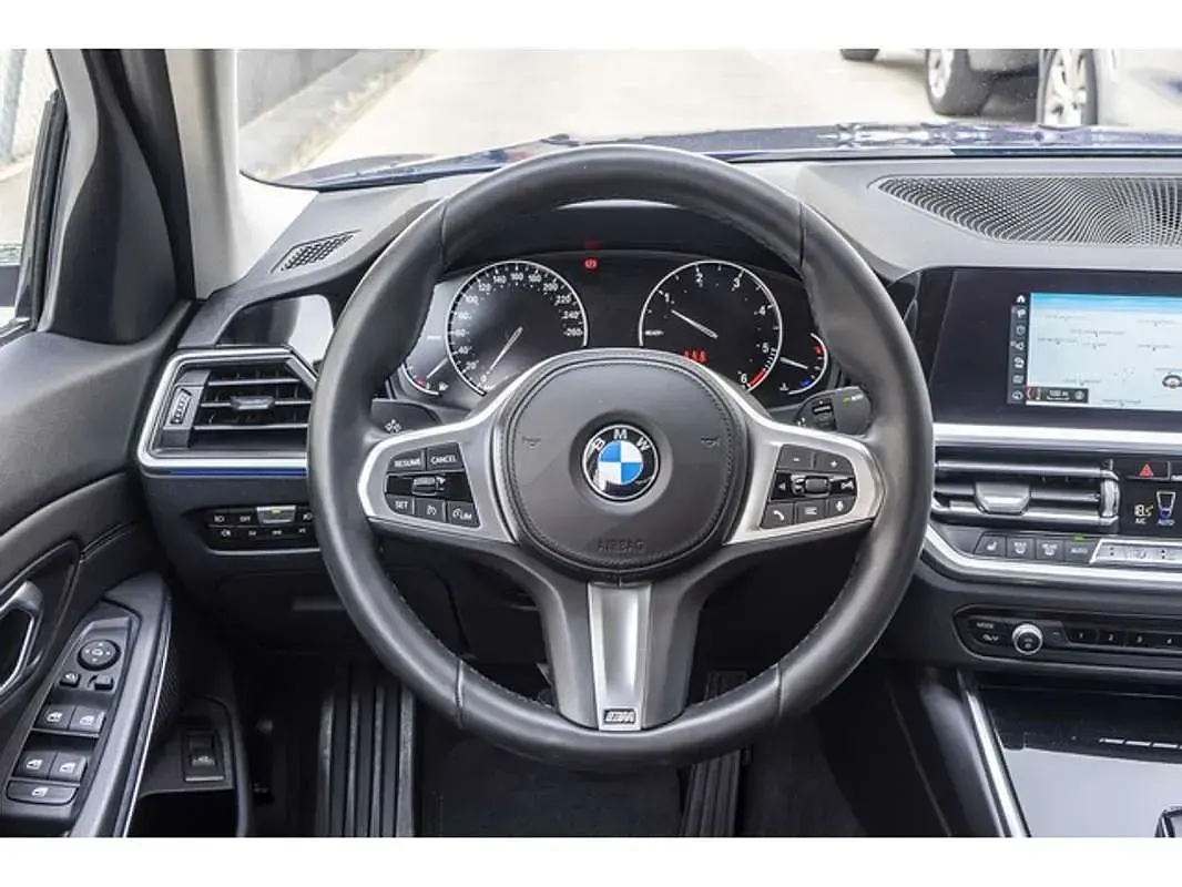 Begagnad BMW 318 Shadowline 150 HK (110 kW) 2020 Blå Sedan