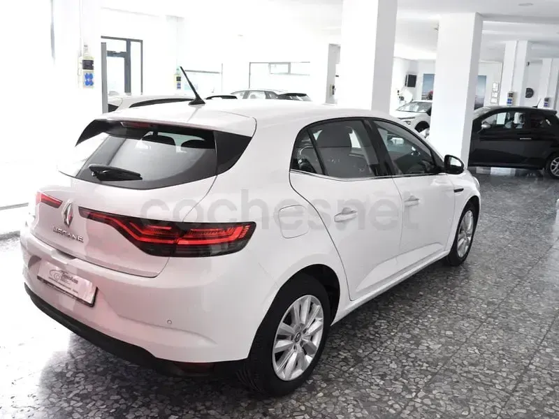 Usado Renault Mégane II Intens 115 CV (84 kW) 2021 Blanco Berlina