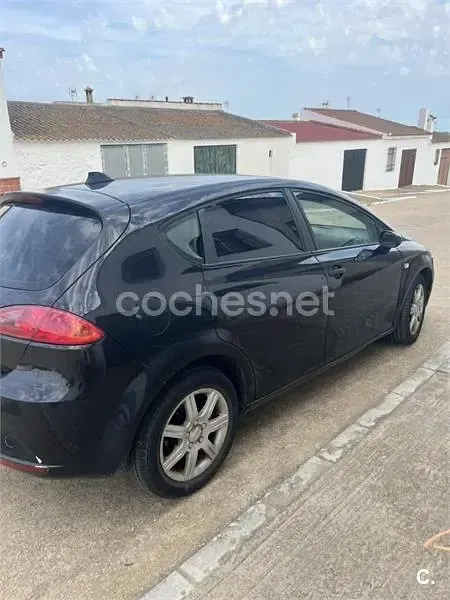 Usado Seat Leon Reference 105 CV (77 kW) 2007 Negro Utilitario
