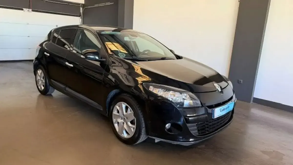 Usado Renault Mégane Dynamique 110 CV (80 kW) 2011 Negro Utilitario