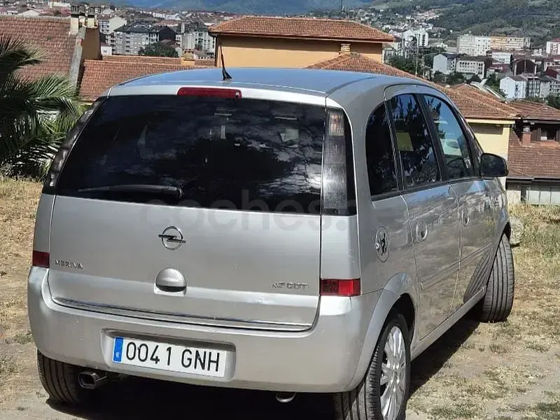 Usado Opel Meriva 100 CV (73 kW) 2009 Gris / plata Monovolumen