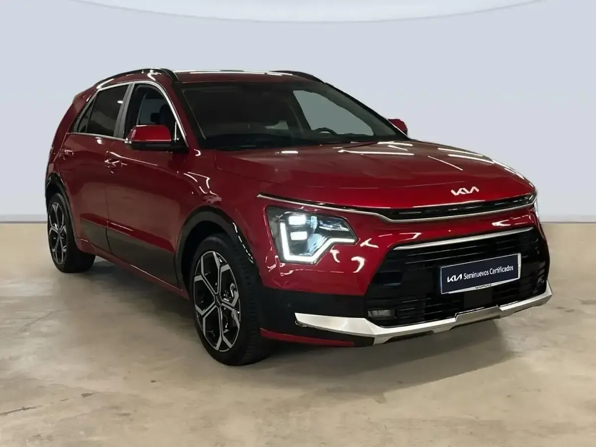 Usado Kia Niro 129 CV (94 kW) 2025 Rojo SUV