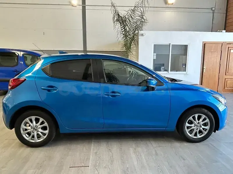 Usado Mazda 2 90 CV (66 kW) 2018 Azul Berlina