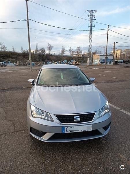 Usado Seat Leon Style 110 CV (80 kW) 2018 Gris / plata Berlina