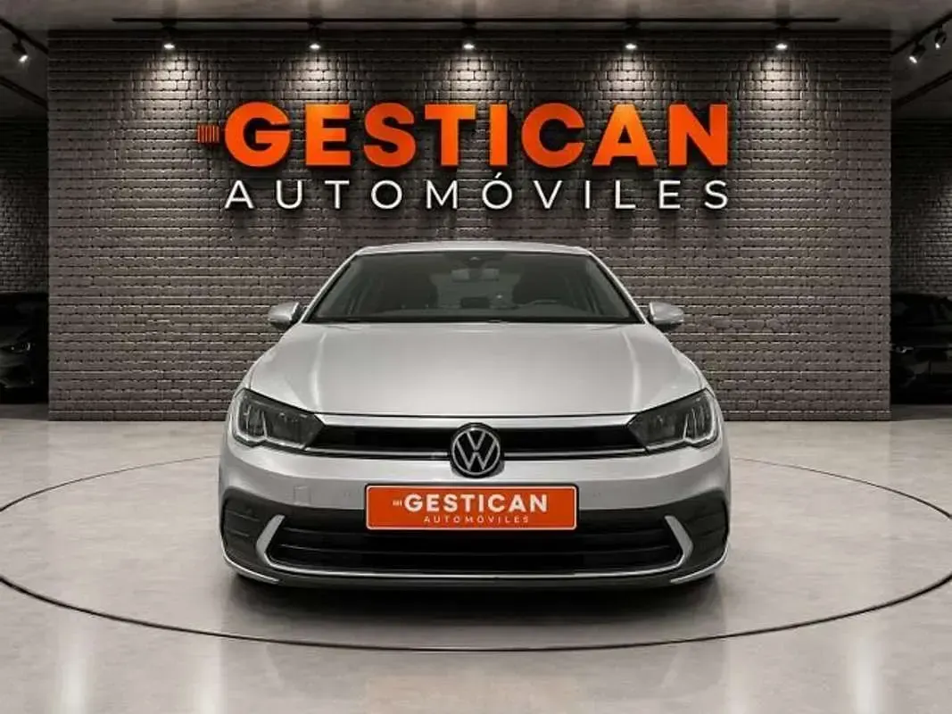 Usado VW Polo 95 CV (69 kW) 2022 Gris Utilitario