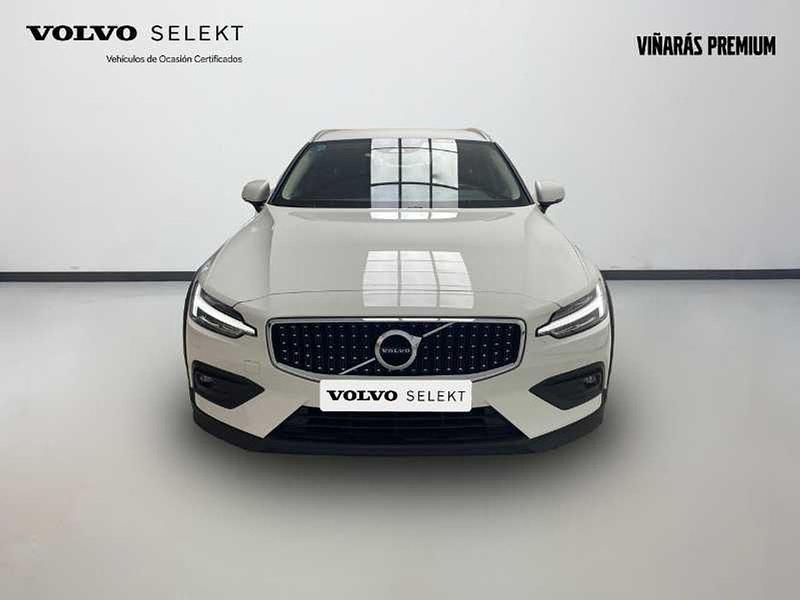 Usado Volvo V60 2021 Blanco Familiar
