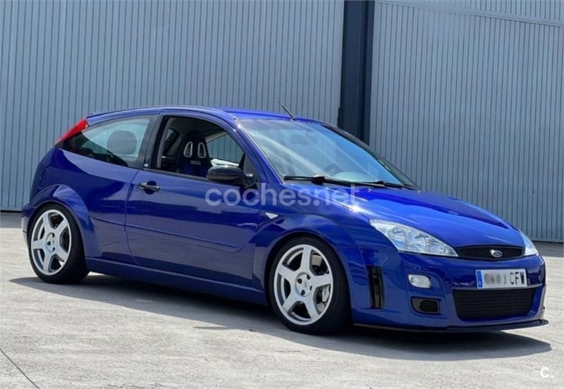 Usado Ford Focus RS 220 CV (161 kW) 2003 Azul Berlina