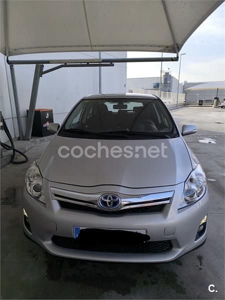 Usado Toyota Auris Hybrid Active 135 CV (99 kW) 2012 Gris / plata Berlina