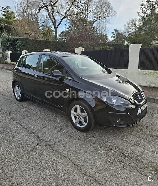 Usado Seat Altea Reference 105 CV (77 kW) 2011 Negro Monovolumen