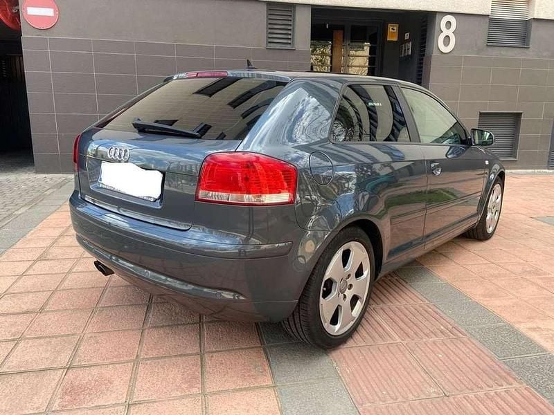 Usado Audi A3 Ambition 160 CV (117 kW) 2007 Gris Utilitario