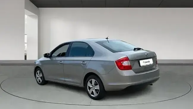 Usado Skoda Rapid Active 90 CV (66 kW) 2017 Marrón Utilitario