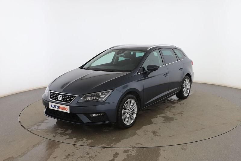 Usado Seat Leon XCELLENCE 131 CV (96 kW) 2020 Gris Familiar