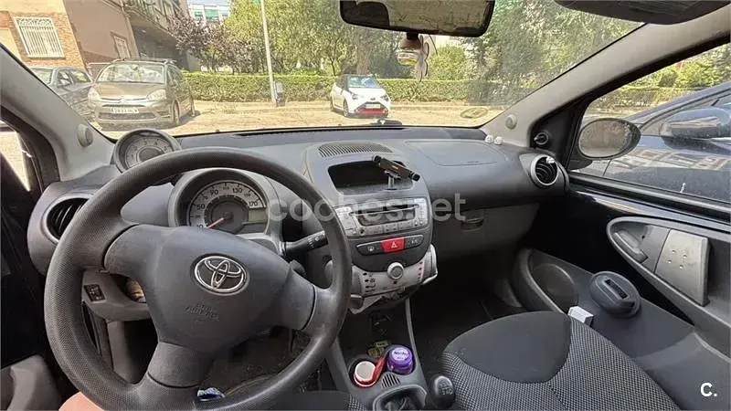 Usado Toyota Aygo 54 CV (39 kW) 2009 Negro Utilitario