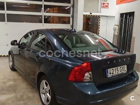Azul Usado 2010 Volvo S40 Momentum Berlina | 4500 € (Precio justo) - Imagen 1/4