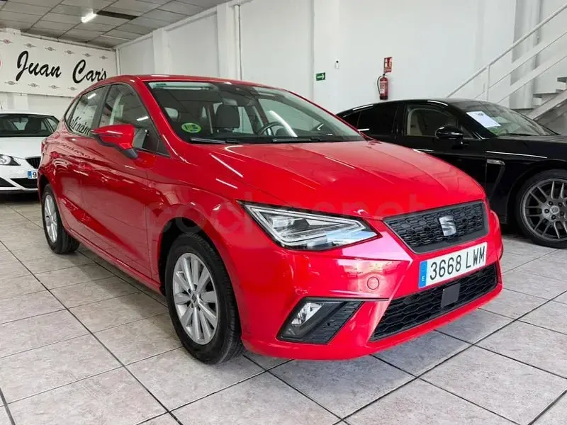 Usado Seat Ibiza Style 110 CV (80 kW) 2022 Rojo Utilitario