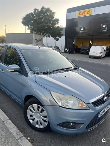 Usado Ford Focus Trend 109 CV (80 kW) 2008 Gris / plata Berlina