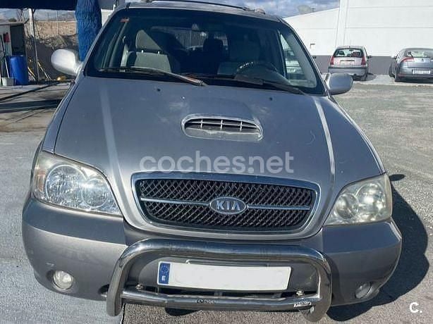 Usado Kia Carnival LX 144 CV (105 kW) 2007 Gris / plata Monovolumen