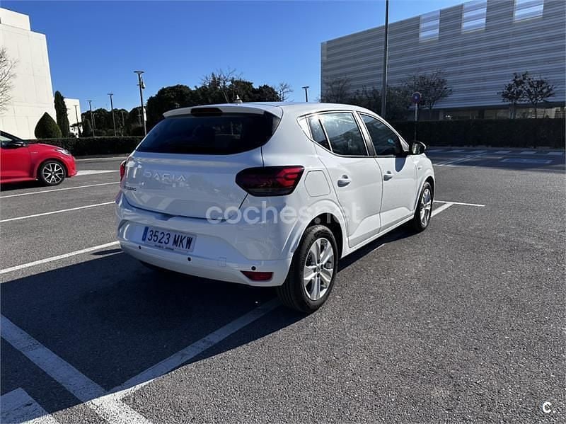 Usado Dacia Sandero Expression 101 CV (74 kW) 2023 Blanco Berlina