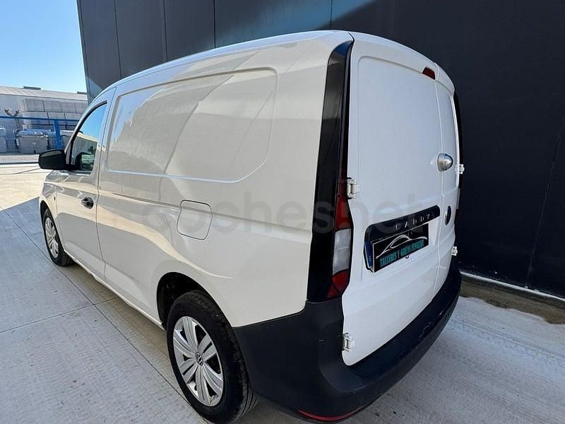 Usado VW Caddy Beach 102 CV (75 kW) 2021 Blanco Monovolumen
