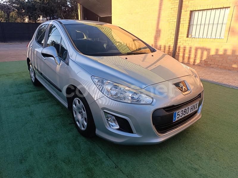Usado Peugeot 308 Active 92 CV (67 kW) 2013 Gris / plata Berlina