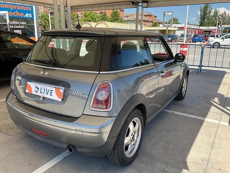 Usado Mini ONE 95 CV (69 kW) 2009 Gris / plata Utilitario