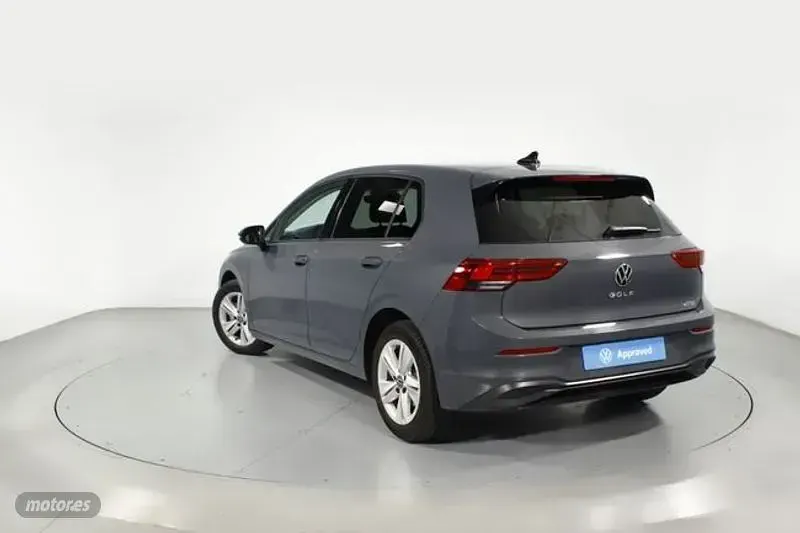 Usado VW Golf VIII Life 110 CV (80 kW) 2022 Gris Berlina