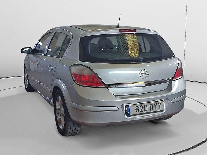 Usado Opel Astra Enjoy 102 CV (75 kW) 2006 Gris Berlina