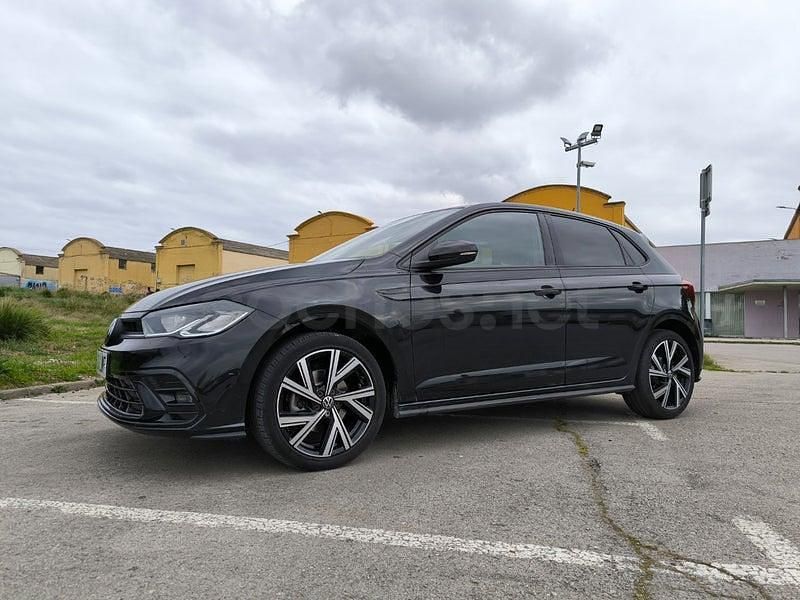 Usado VW Polo R-line 110 CV (80 kW) 2022 Negro Utilitario