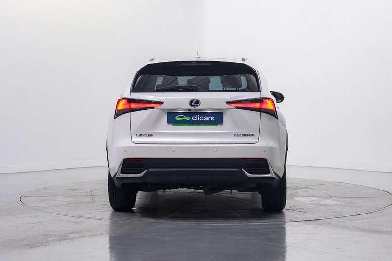 Usado Lexus NX300h Sport Line 155 CV (114 kW) 2018 Blanco SUV