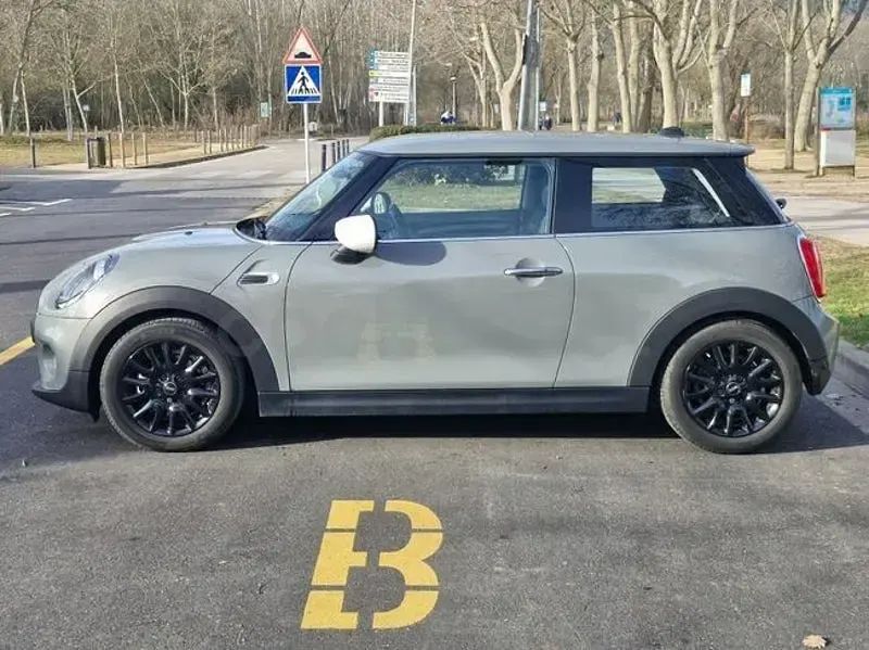 Usado Mini ONE 102 CV (75 kW) 2020 Gris / plata Utilitario