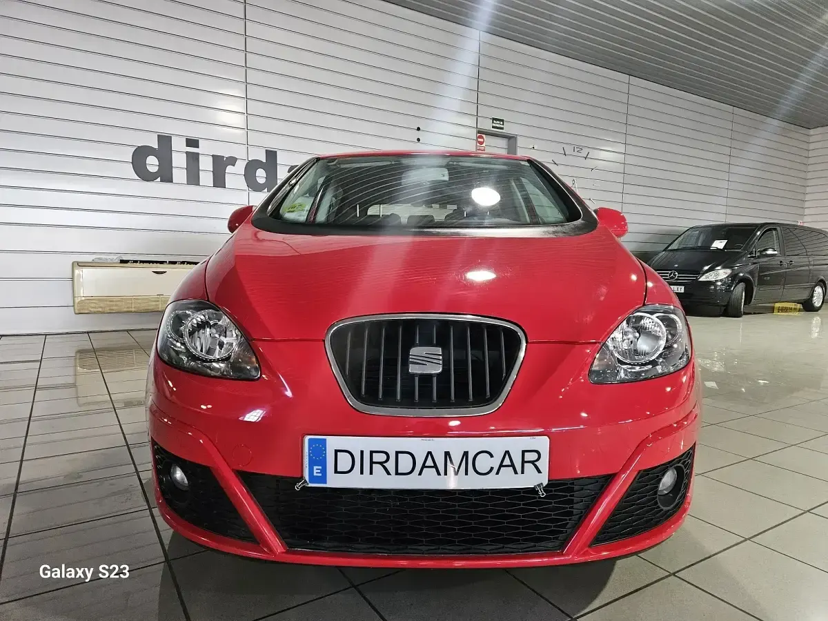Usado Seat Altea Style 105 CV (77 kW) 2010 Rojo Monovolumen