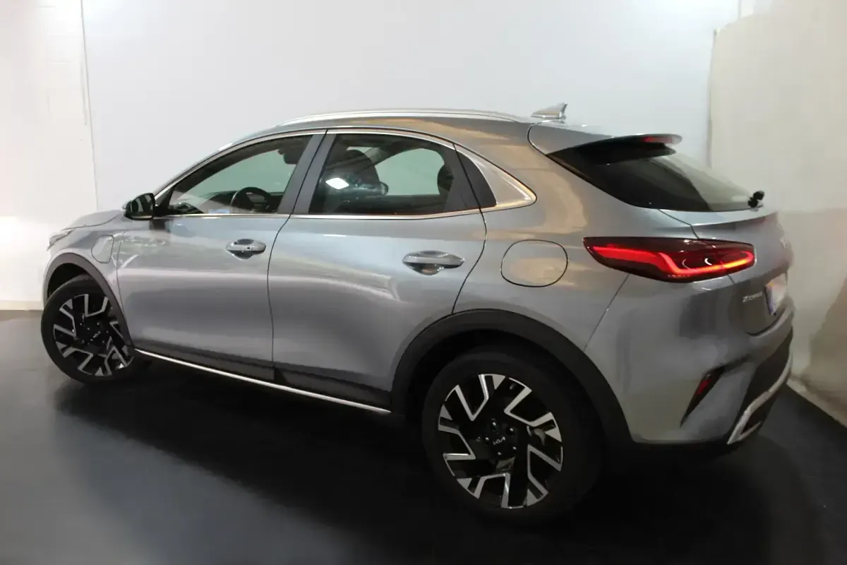 Usado Kia XCeed 141 CV (103 kW) 2023 Gris SUV