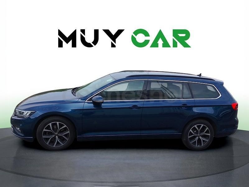 Usado VW Passat Executive 150 CV (110 kW) 2021 Azul Familiar