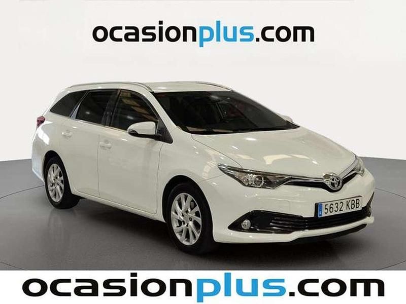 Usado Toyota Auris Touring Sports Active 116 CV (85 kW) 2017 Blanco Familiar