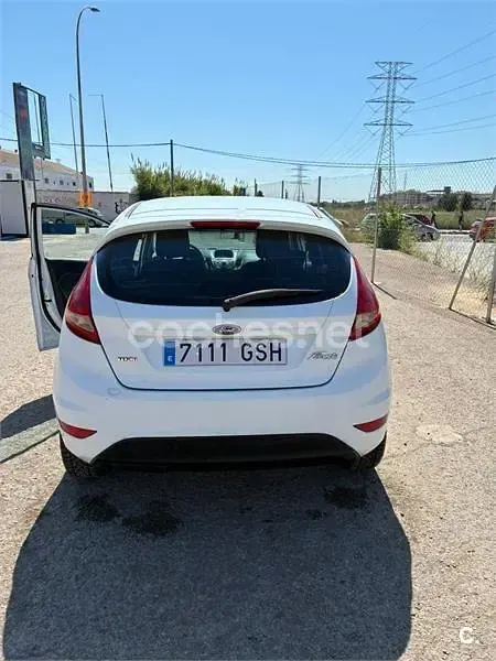 Usado Ford Fiesta Trend 90 CV (66 kW) 2009 Blanco Berlina