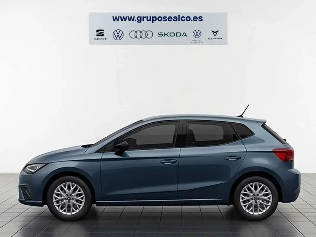 Usado Seat Ibiza FR 116 CV (85 kW) 2025 Azul Utilitario