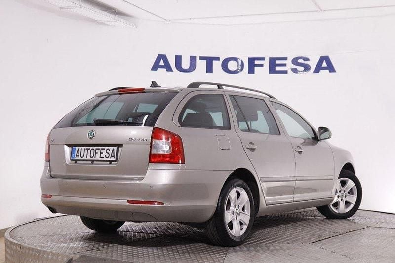 Usado Skoda Octavia 105 CV (77 kW) 2013 Plata Familiar