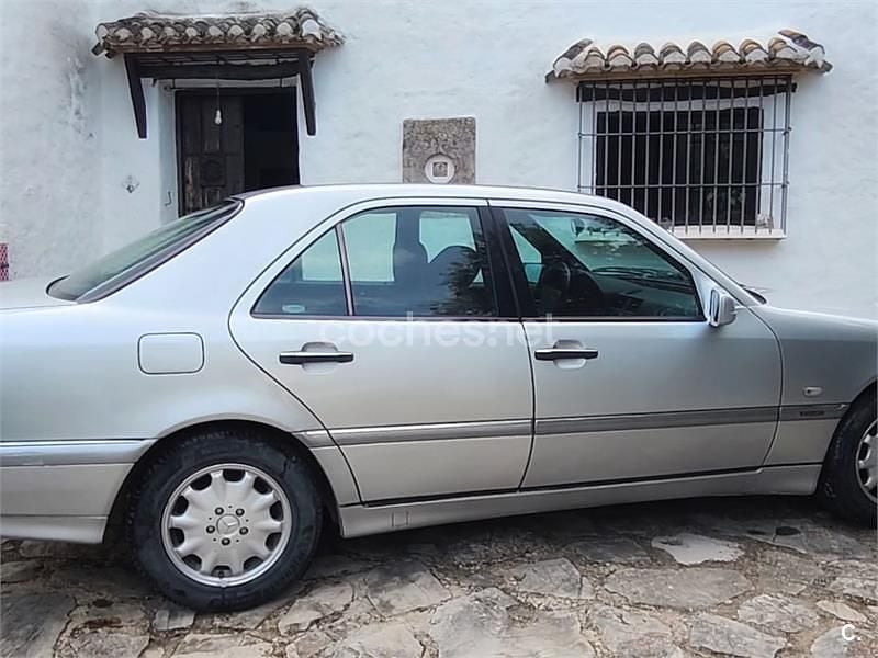 Usado Mercedes C180 Elegance 122 CV (89 kW) 1998 Blanco Berlina