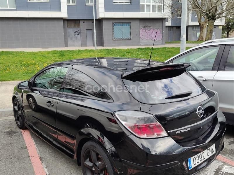 Usado Opel Astra GTC Sport 115 CV (84 kW) 2008 Negro Berlina