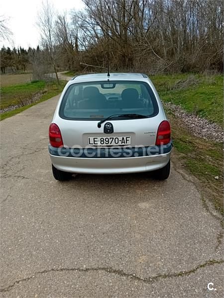 Usado Opel Corsa Eco 54 CV (39 kW) 1998 Gris / plata Utilitario