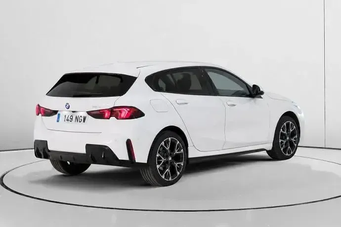 Usado BMW 118 Comfort Edition 150 CV (110 kW) 2025 Utilitario