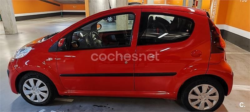 Rojo Usado 2012 Peugeot 107 Utilitario | 5200 € - Imagen 1/4