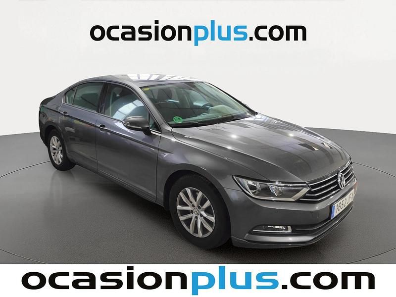Usado VW Passat Edition 120 CV (88 kW) 2015 Gris Berlina