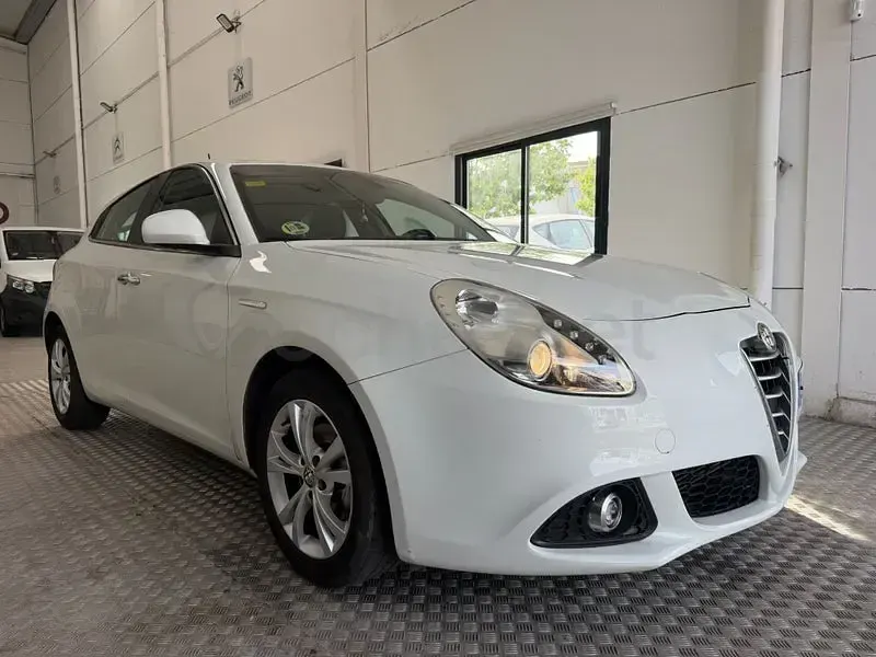 Usado Alfa Romeo Giulietta Distinctive 105 CV (77 kW) 2014 Blanco Utilitario