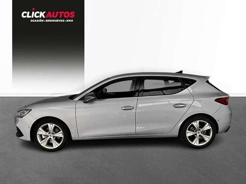 Usado Seat Leon FR 131 CV (96 kW) 2023 Plateado Berlina