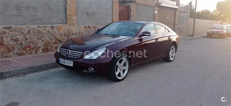 Usado Mercedes CLS500 306 CV (225 kW) 2006 Granate Coupe