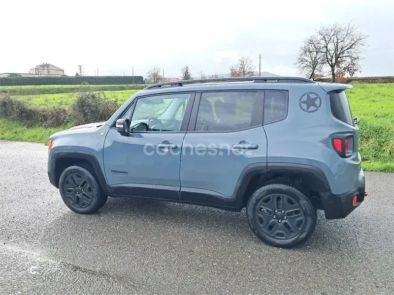Usado Jeep Renegade 170 CV (125 kW) 2017 Gris / plata SUV