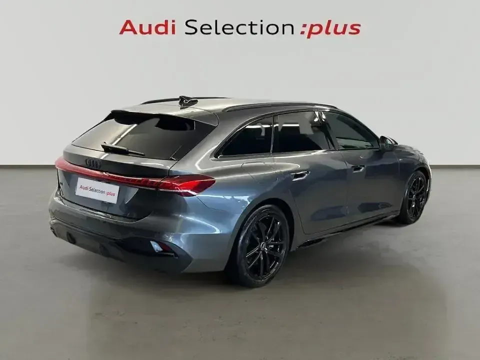 Usado Audi A5 204 CV (150 kW) 2025 Gris Familiar