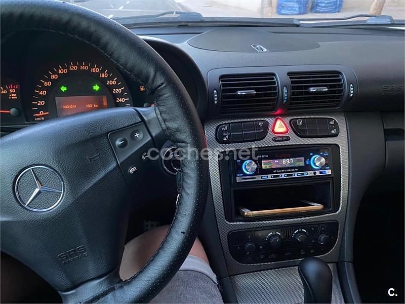 Usado Mercedes C220 143 CV (105 kW) 2001 Gris / plata Berlina